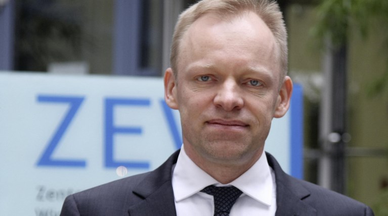 Κλέμενς Φουστ: Η Ελλάδα μπορεί και χωρίς βοήθεια