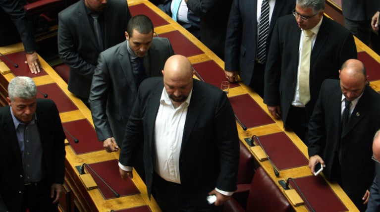 Η Χρυσή Αυγή δεν «κλείνει» ψηφοδέλτια
