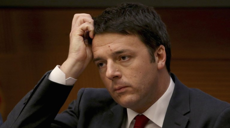 Ο Ρέντσι «παίρνει πίσω» φορολογική μεταρρύθμιση λόγω Μπερλουσκόνι