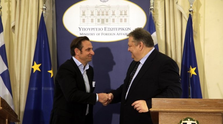 Ο Σαμαράς «κλέβει» από Βενιζέλο και τον Χατζημαρκάκη