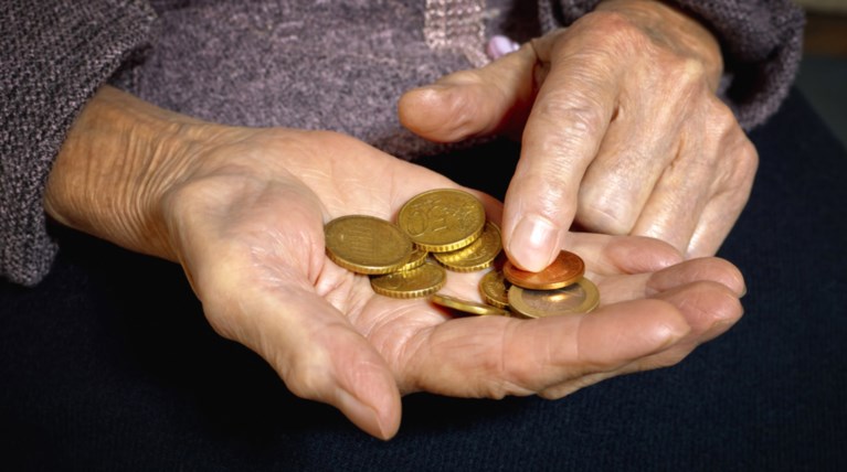 Έρευνα ΓΣΕΒΕΕ: Το 52% των νοικοκυριών ζει με μόνο εισόδημα την σύνταξη