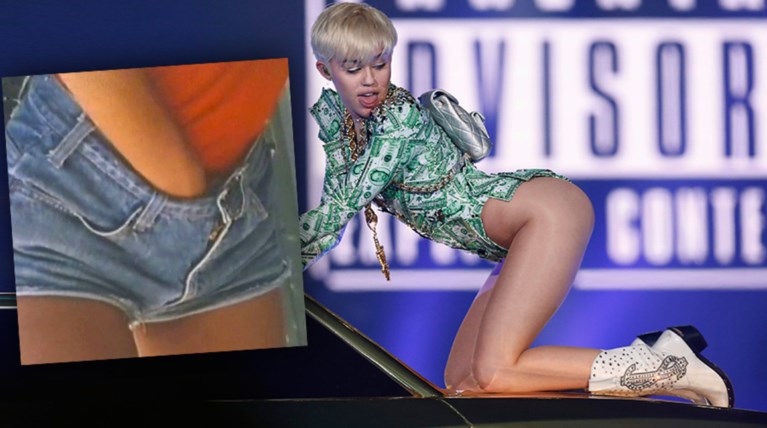 Η Μάιλι Σάιρους...αυνανίζεται δημόσια και το προτείνει!