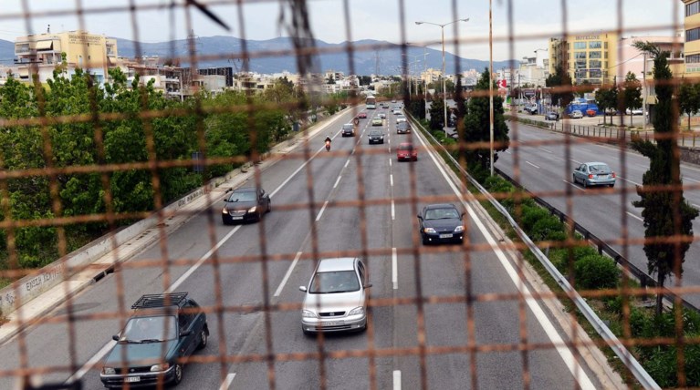 Ανατροπή νταλίκας στην Εθνική Αθηνών Λαμίας προβλήματα στην κυκλοφορία
