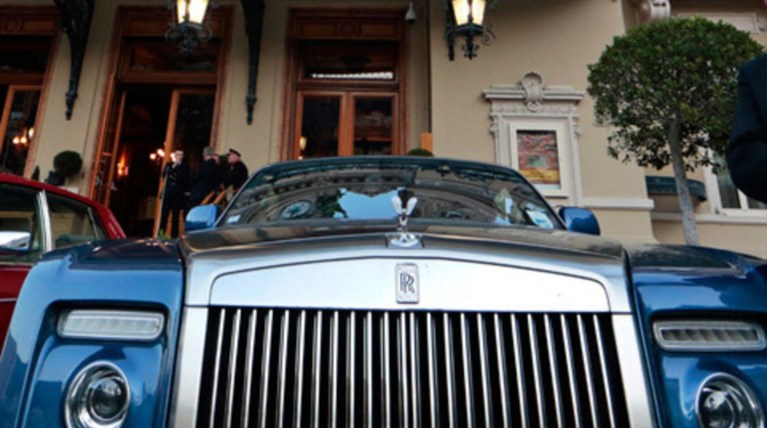 Oxfam: Το 1% γίνεται όλο και πλουσιότερο