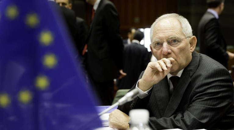 Σόιμπλε: «Ναι» στο πρόγραμμα Ντράγκι αν και διαφωνούμε