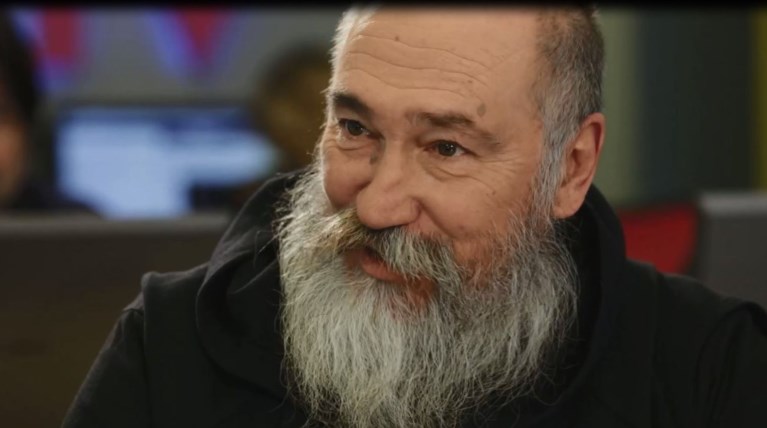 Ο Τζίμης Πανούσης... ψηφίζει στο TheTOC