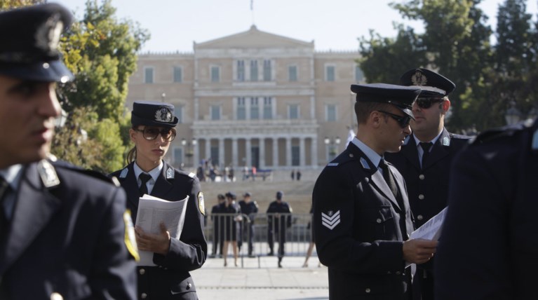 ΣΥΡΙΖΑ σε ΠΟΑΣΥ: 'Οχι μόνο δεν θα σας αφοπλίσουμε αλλά θα σας εξοπλίσουμε