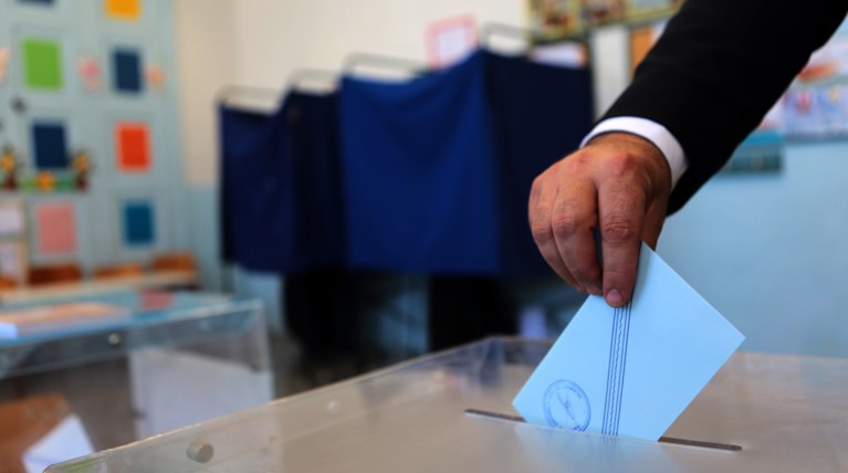 Τι δείχνουν οι μυστικές δημοσκοπήσεις της Κουμουνδούρου