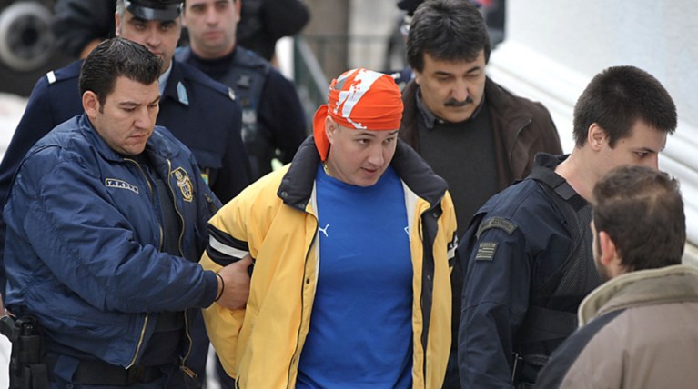 Πώς συνδέεται η Greek Mafia με τη νεοτρομοκρατία