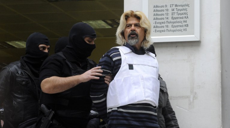 Πυρήνες για Ξηρό: Είναι βλάκας, θα μας δώσει όλους