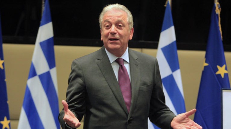 Europolitics: Φαβορί για Πρόεδρος ο Αβραμόπουλος