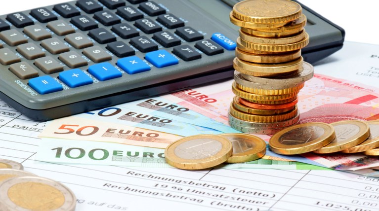 Το πρώτο μεγάλο μέτωπο Τσίπρα – η μαύρη τρύπα στα έσοδα