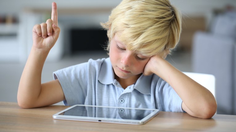 SOS: Κρύψτε τα tablet από τα παιδιά