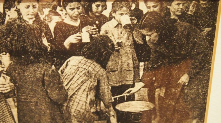 Μάθε παιδί μου, γράμματα ... και συσσίτια (όπως τώρα)