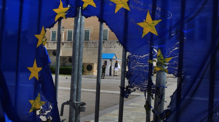 Spiegel: Η Ελλάδα δεν ενεργεί ιστορικά, ενεργεί δειλά