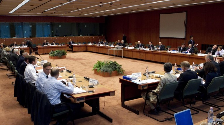 Tα μέτρα για ΦΠΑ, φόρους, συντάξεις, ιδιωτικοποιήσεις