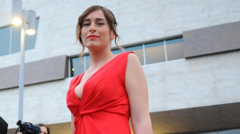 Η sexy υπουργός που λέει «όχι» στον Βαρουφάκη