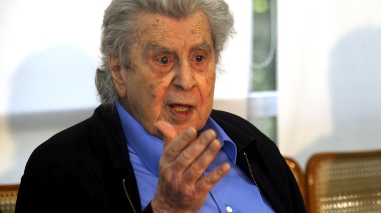 Ο Μίκης Θεοδωράκης καλεί στο σημερινό συλλαλητήριο του ΚΚΕ για το μνημόνιο