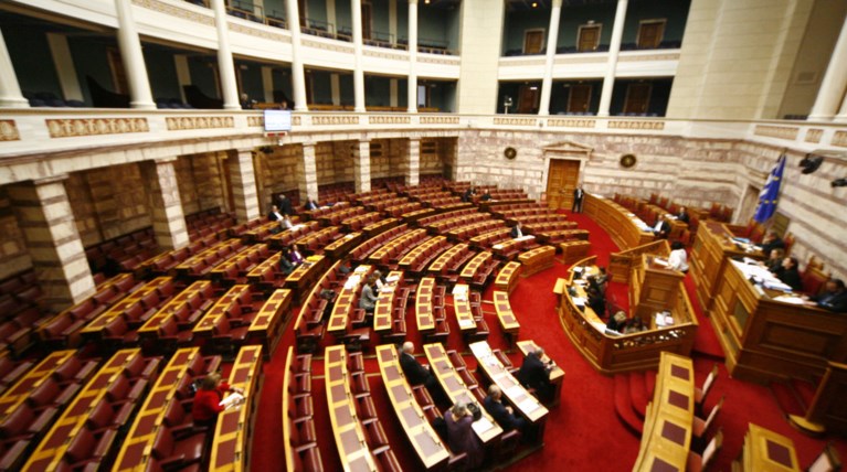 Βουλευτές ΣΥΡΙΖΑ: Ζητούν πίσω τα ΙΧ και τους αστυνομικούς