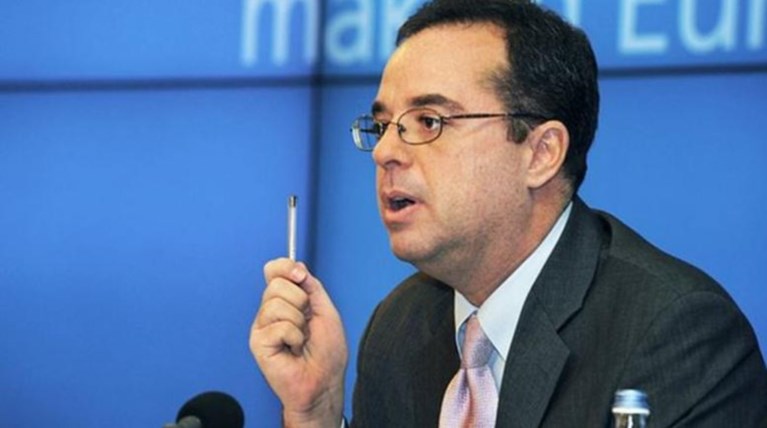 Peter Spiegel: Μυστικοί εφοριακοί στο κυνήγι της φοροδιαφυγής