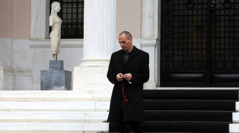 Διαψεύδει τη συνέντευξη και στηρίζει τον Βαρουφάκη