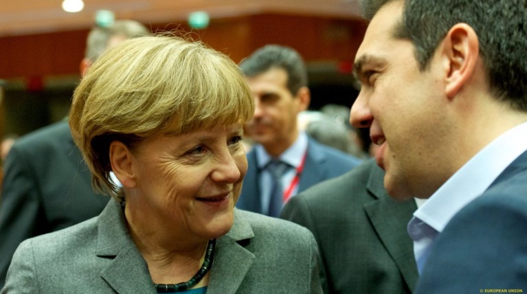 Πρόσκληση Μέρκελ σε Τσίπρα  να επισκεφτεί τη Δευτέρα το Βερολίνο