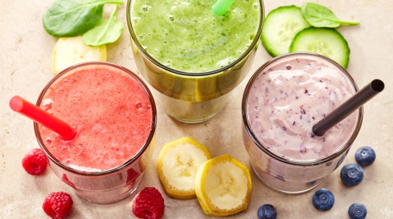 DIY υγιεινά smoothies – 4 εύκολες και λαχταριστές συνταγές