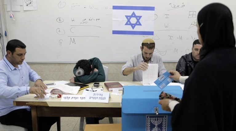 Εκλογικό θρίλερ στο Ισραήλ: Στήθος με στήθος Νετανιάχου - Κεντροαριστεροί