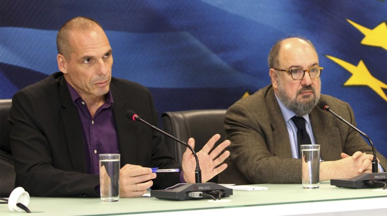 O «πόλεμος των...ακης» με πρώτο θύμα τον Χουλιαράκη