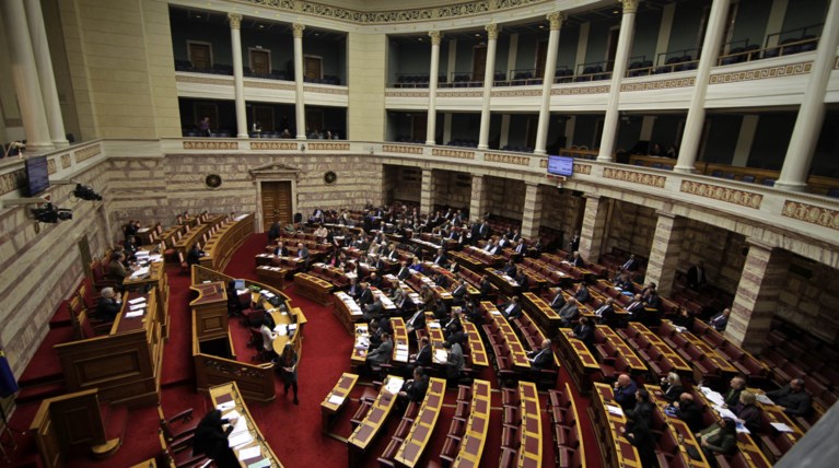 Δεκτό κατά πλειοψηφία το νομοσχέδιο για τις 100 δόσεις