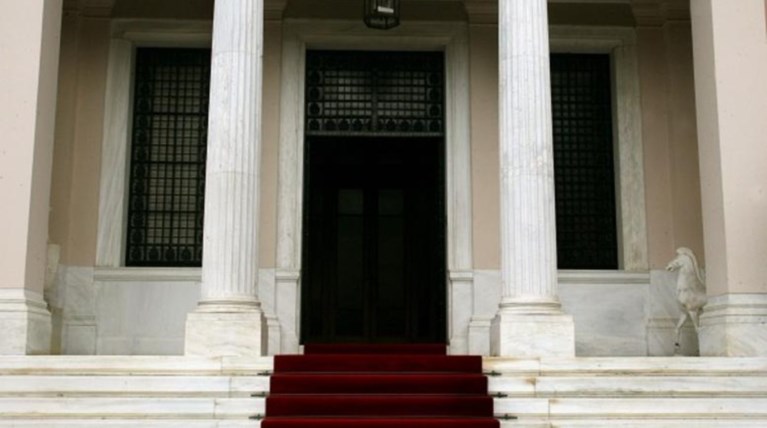 Τι λέει η κυβέρνηση για το θέμα Κατρούγκαλου