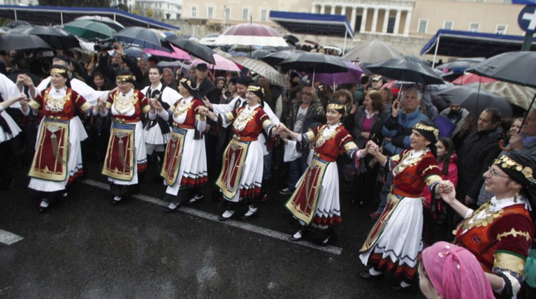 Ολοκληρώθηκε η παρέλαση - Ας αρχίσουν οι χοροί