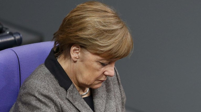 Λύγισε η Μέρκελ για τους νεκρούς του Airbus