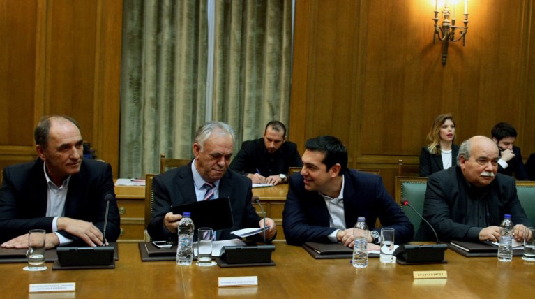 Κυβέρνηση: Δεν θα συνεχίσουμε εξυπηρέτηση χρέους αν δεν πάρουμε τις δόσεις