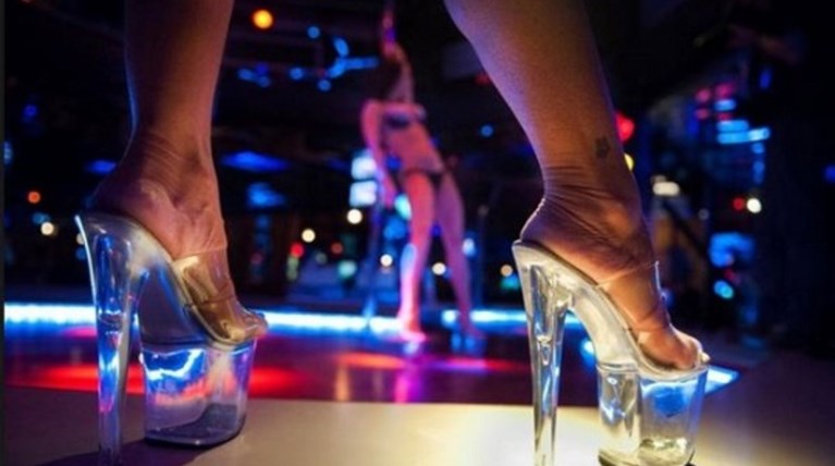 Απολογία σοκ: Ανοιξε στριπτιζάδικο για την «αγάπη μιας γυναίκας»!