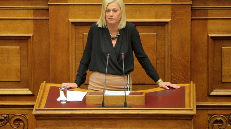 Βολές της Ρ.Μακρή στον Καμμένο για τη σύμβαση με τις ΗΠΑ για τα αεροπλάνα