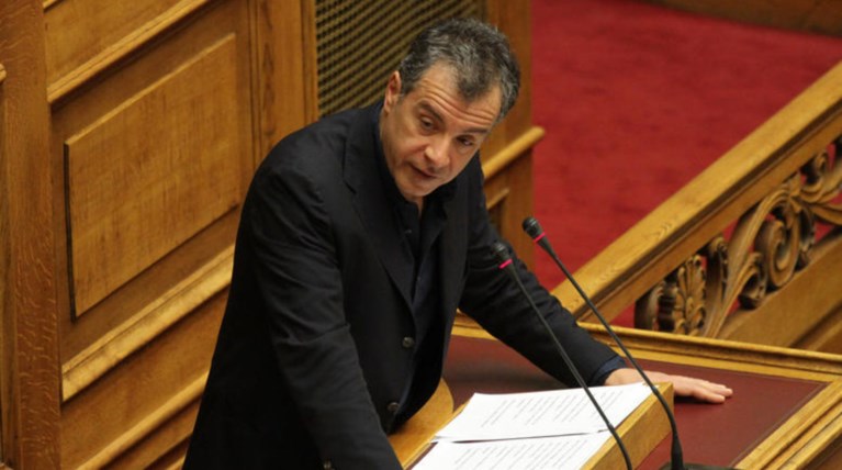 Θεοδωράκης: Να δούμε τι πήγε λάθος από τότε η χώρα μπήκε στο ευρώ