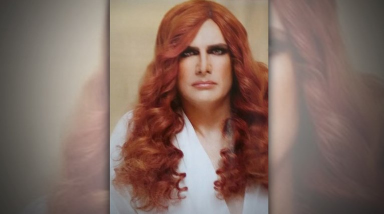 Η κυρία είναι... κύριος και γνωστός Έλληνας ηθοποιός!