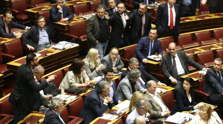 Παραλίγο σύρραξη μεταξύ βουλευτών στη Βουλή:Εμπρηστική τοποθέτηση Ν.Βούτση