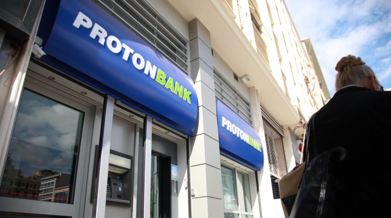 Εμπλοκή στη δίκη για Proton Bank και Λαυρεντιάδη