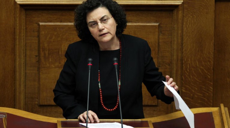 Βαλαβάνη: Καταργείται το τέλος επιτηδεύματος για αγρότες για το 2015