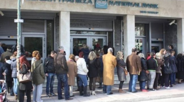 Λαχτάρησαν οι συνταξιούχοι-Ουρές στις τράπεζες