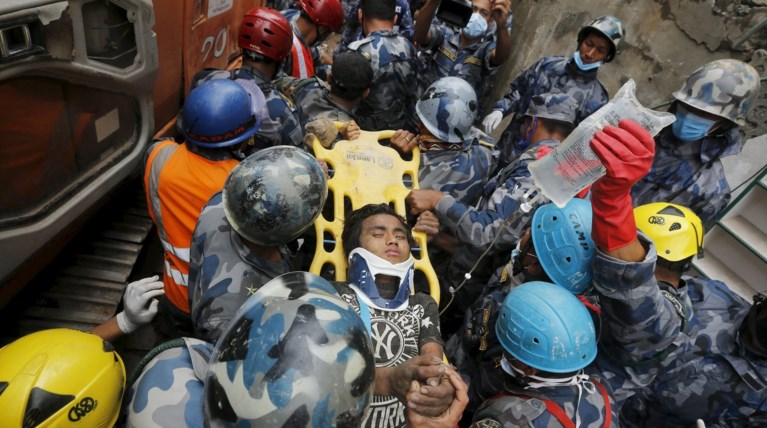 Νεπάλ: Εμεινε 5 μέρες κάτω από τα ερείπια και έζησε