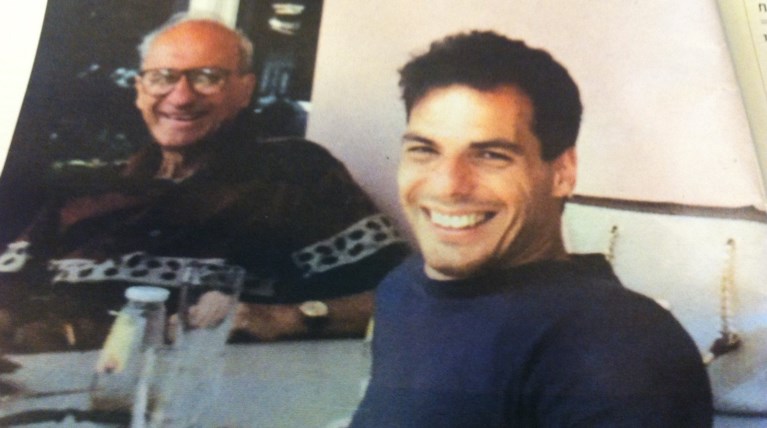 Πατέρας Γ. Βαρουφάκη: «Ο γιος μου είναι άξιος γι' αυτό τον χτυπούν»