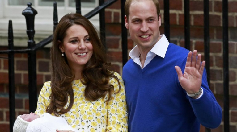 «Η γέννηση του βασιλικού μωρού είναι ψεύτικη!» Η συνωμοσία και η παρένθετη