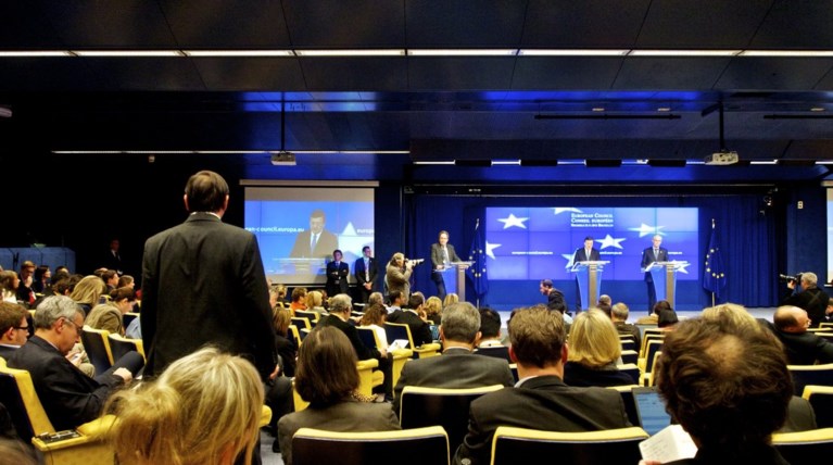 Μαύρες προβλέψεις από την Κομισιόν για την ελληνική οικονομία