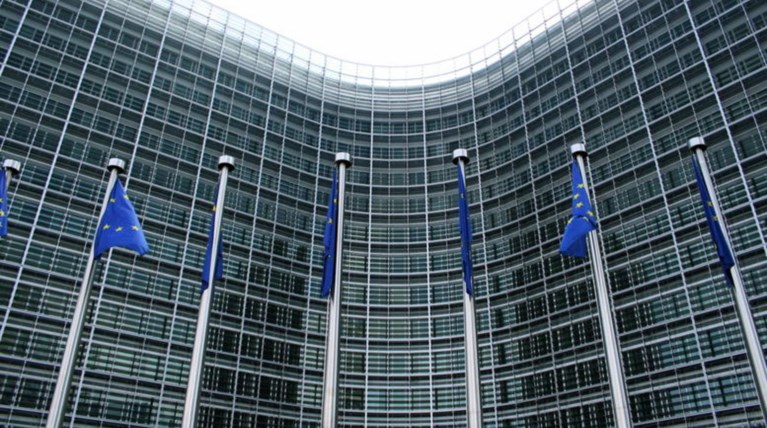 Πατούν τις «κόκκινες γραμμές» Αθήνα και δανειστές