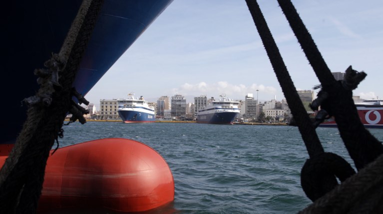 Απεργούν οι λιμενεργάτες-Δεμένα τα πλοία στα λιμάνια
