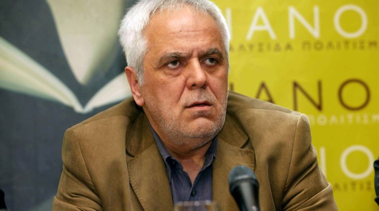 Ο Πάσχος Μανδραβέλης για το δάσος, το δέντρο & το email