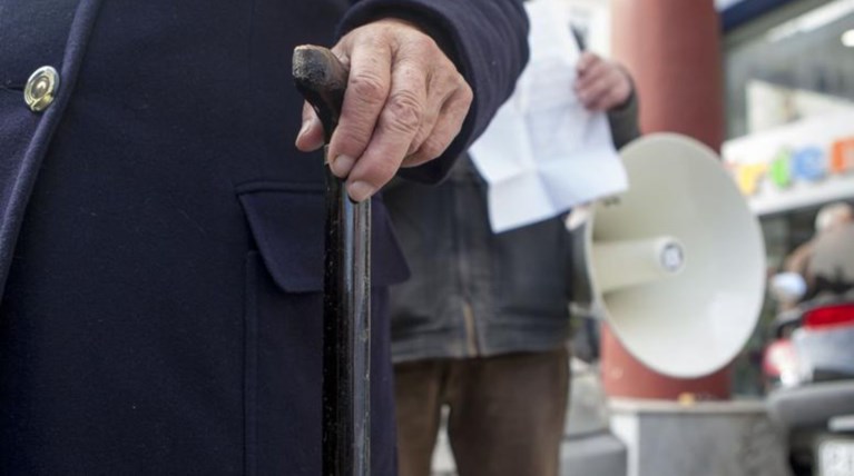 «Βόμβα» Κομισιόν για τις συντάξεις στην Ελλάδα